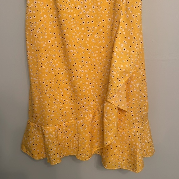 NWT QED London Floral Mini Dress Puffy Sleeves Wrap Style Size XS - Picture 7 of 8